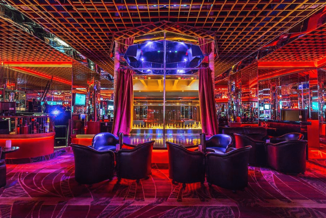 Crazy Horse III interior